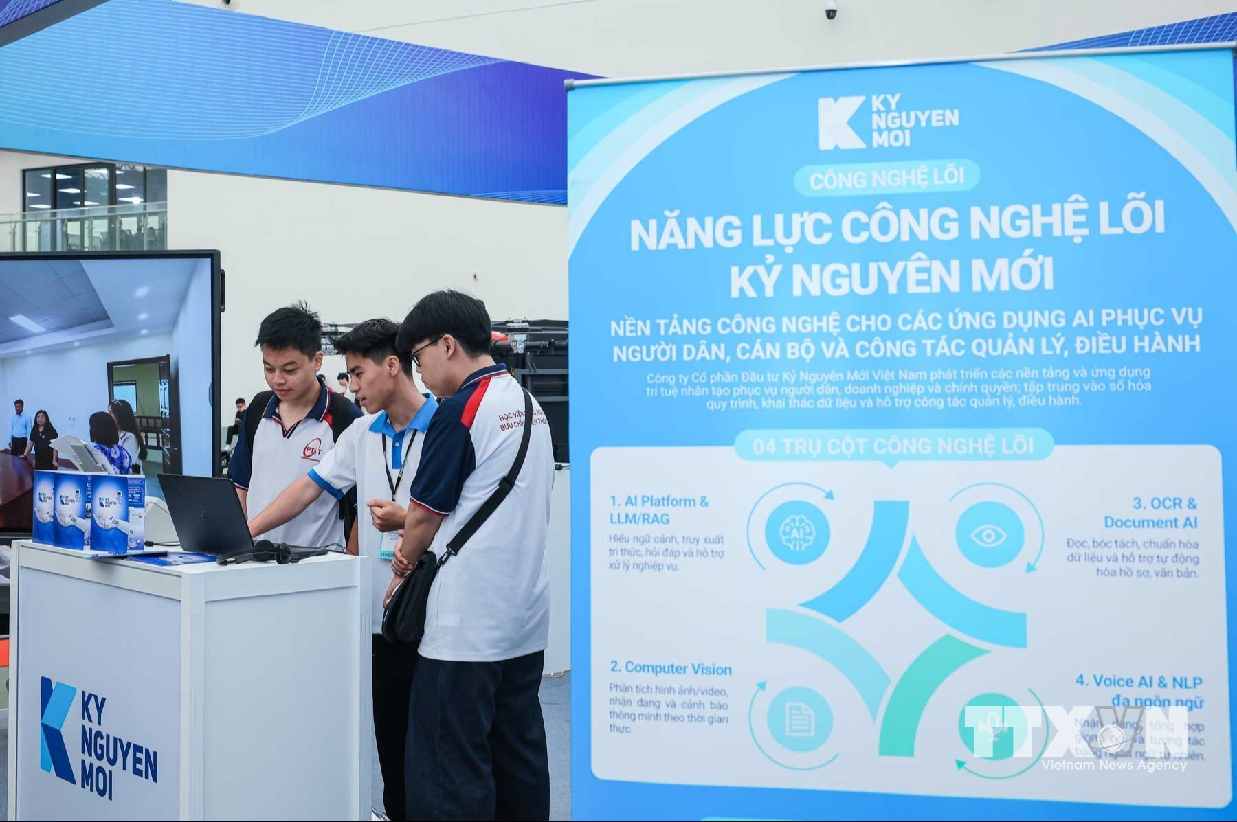 Công ty Cổ phần Đầu tư Kỷ nguyên mới Việt Nam cung cấp lớp năng lực thông minh tích hợp AI vào hệ thống hiện hữu, giúp chính quyền chủ động lắng nghe, tìm hiểu và phục vụ người dân hiệu quả hơn. (Ảnh: Hoàng Hiếu/TTXVN)
